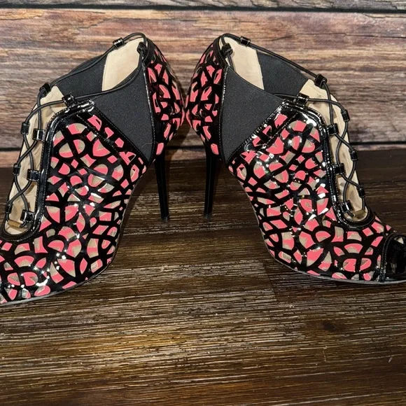 JIMMY CHOO TACTIC LASER-CUT PATENT LATHER CUTOUT BOOTIE HEEL SHOES 39 / 9 $1575 - Picture 8 of 10